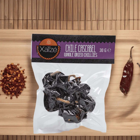 Cascabel Chili getrocknet von Xatze, 30g Beutel. Milder, nussiger Geschmack, ideal für Salsas und mexikanische Gerichte.